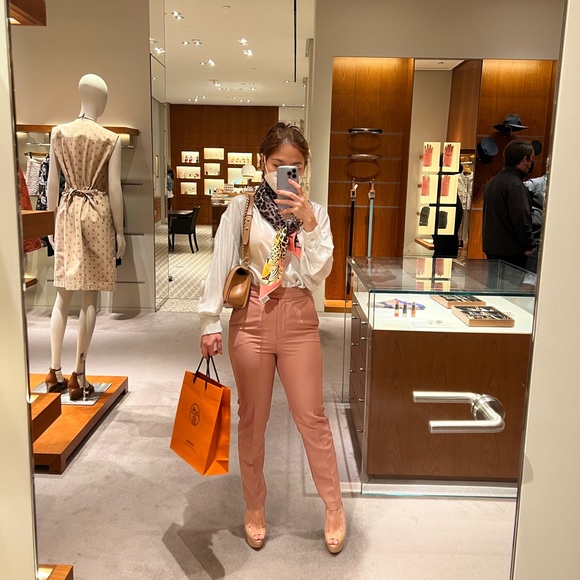 Meet your Posher, Erikka - Picture 2 of 5